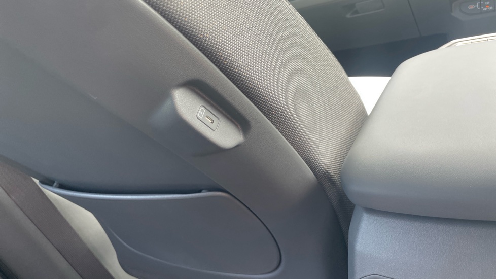 Kia EV3 150kW Air 81.4kWh 5dr Auto Electric Estate - Image 26