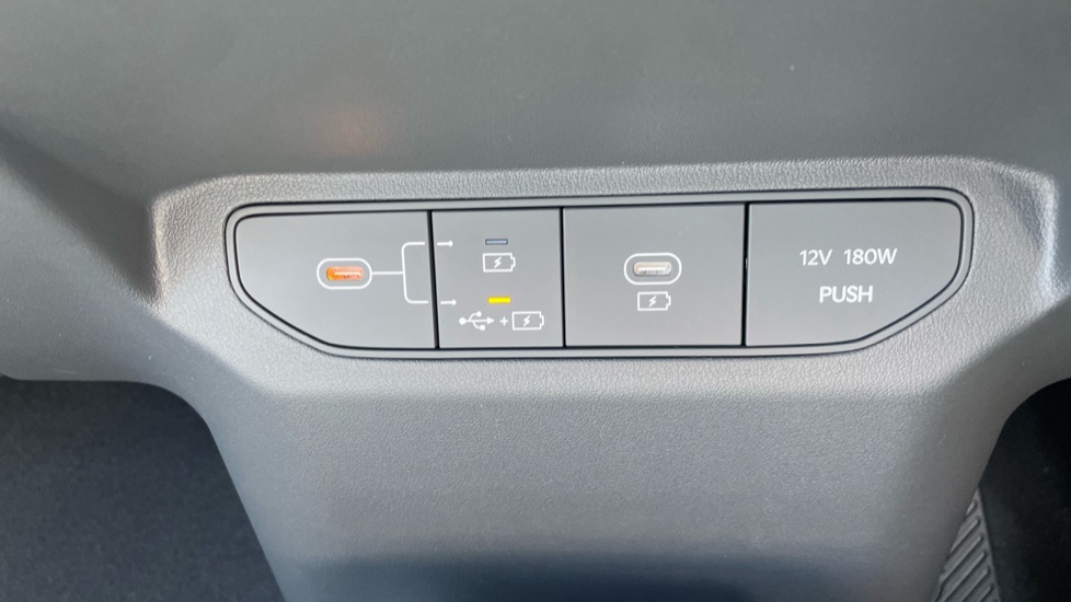 Kia EV3 150kW Air 81.4kWh 5dr Auto Electric Estate - Image 37