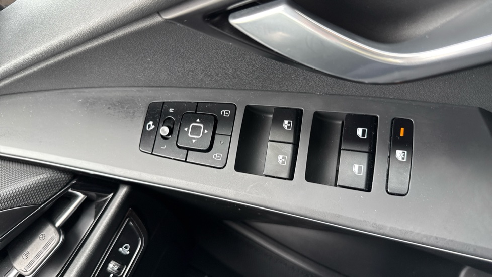 Kia Niro 1.6 GDi Hybrid 3 5dr DCT Hybrid Estate - Image 26