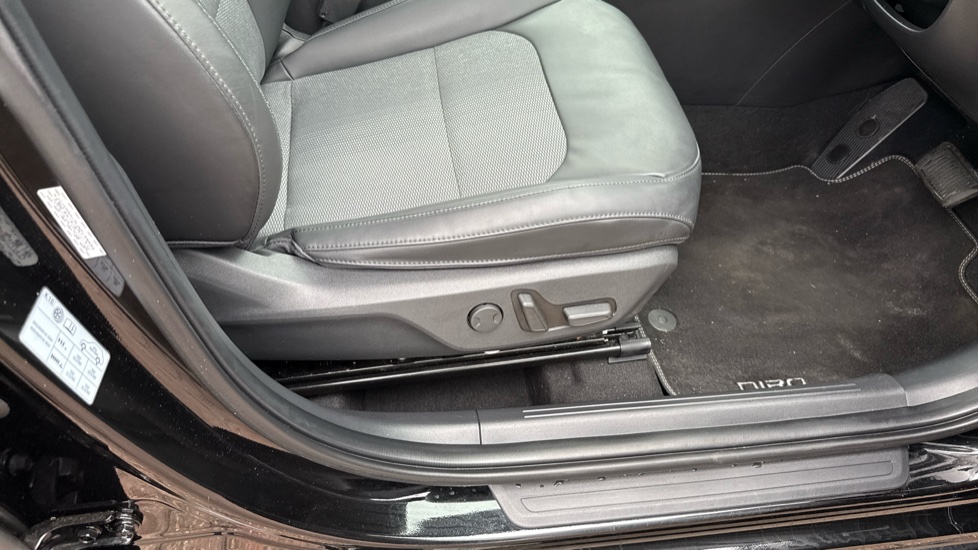 Kia Niro 1.6 GDi Hybrid 3 5dr DCT Hybrid Estate - Image 27