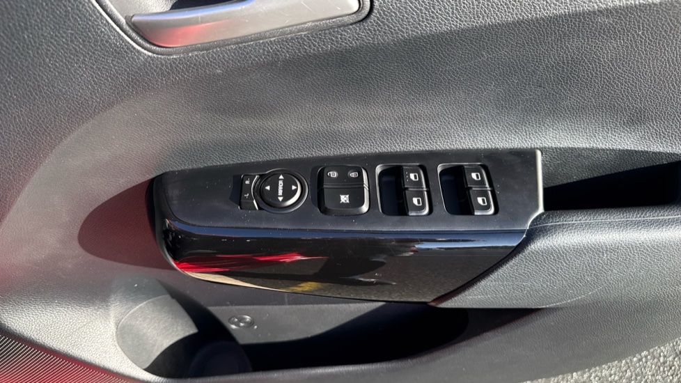 Kia Picanto 1.0 Pure 5dr Petrol Hatchback - Image 31