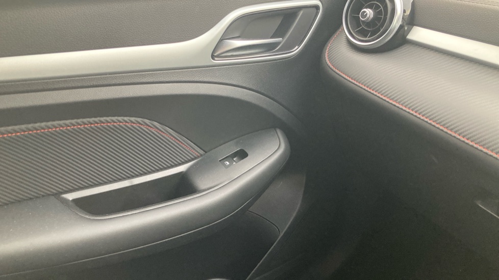 MG ZS 1.5 VTi-TECH Excite 5dr Petrol Hatchback - Image 29
