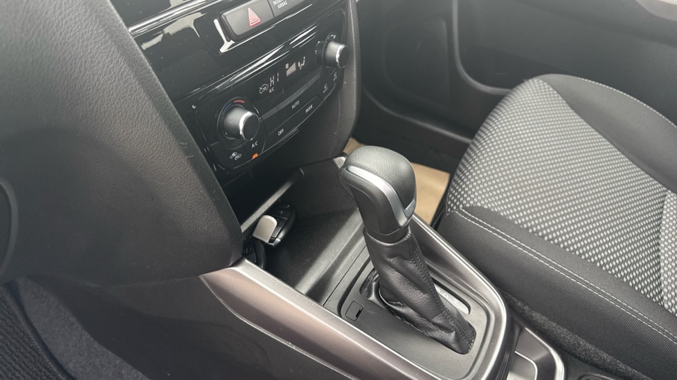 Suzuki Vitara 1.5 Hybrid SZ-T 5dr AGS Hybrid Estate - Image 13