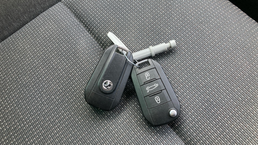Vauxhall Crossland 1.2 Elite 5dr Petrol Hatchback - Image 20