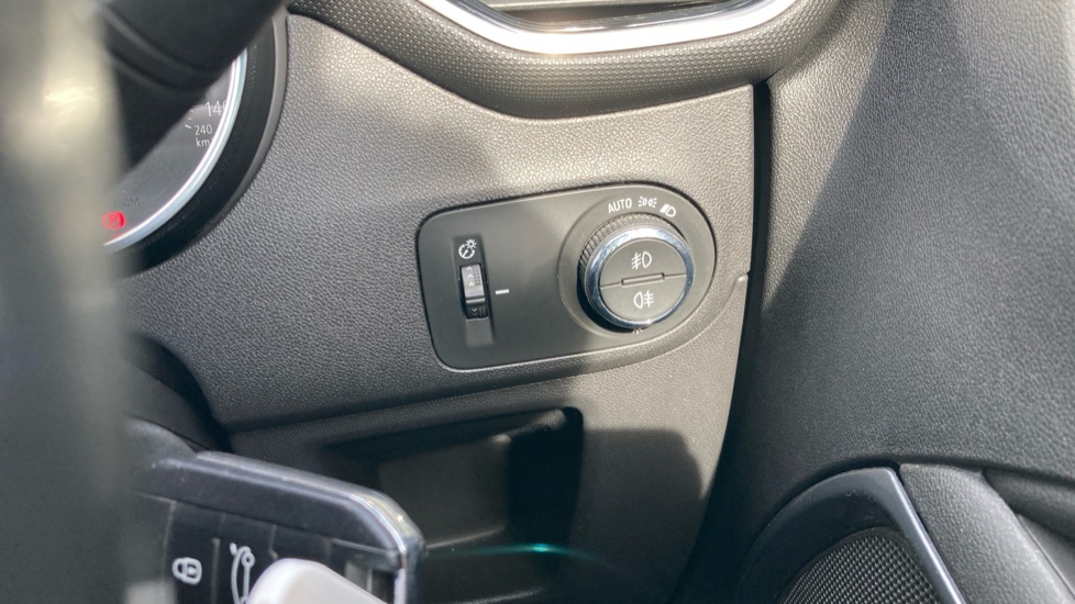 Vauxhall Crossland 1.2 Elite 5dr Petrol Hatchback - Image 27