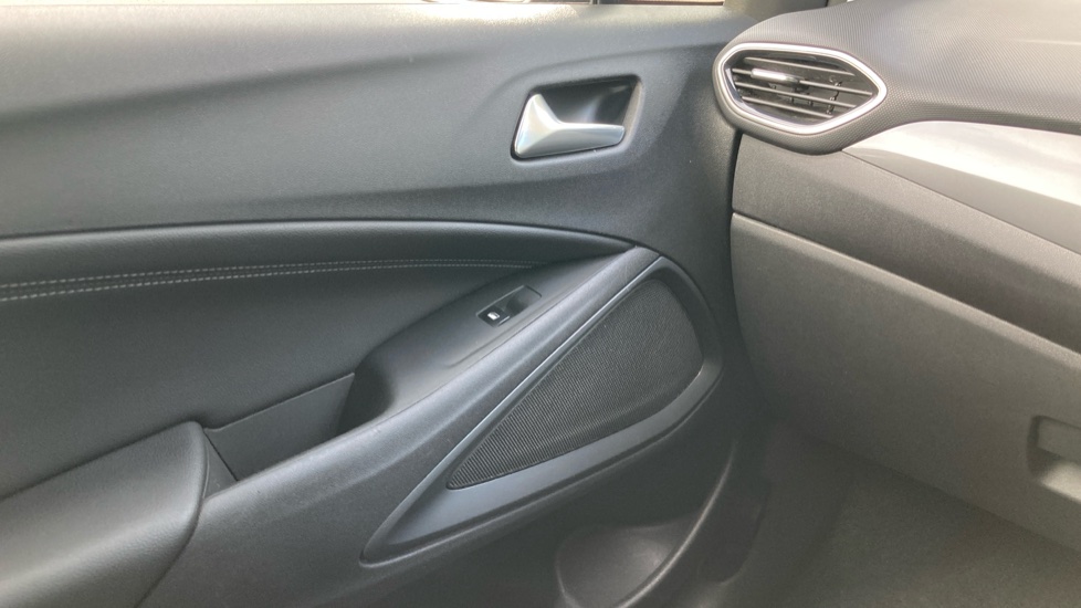 Vauxhall Crossland 1.2 Elite 5dr Petrol Hatchback - Image 28