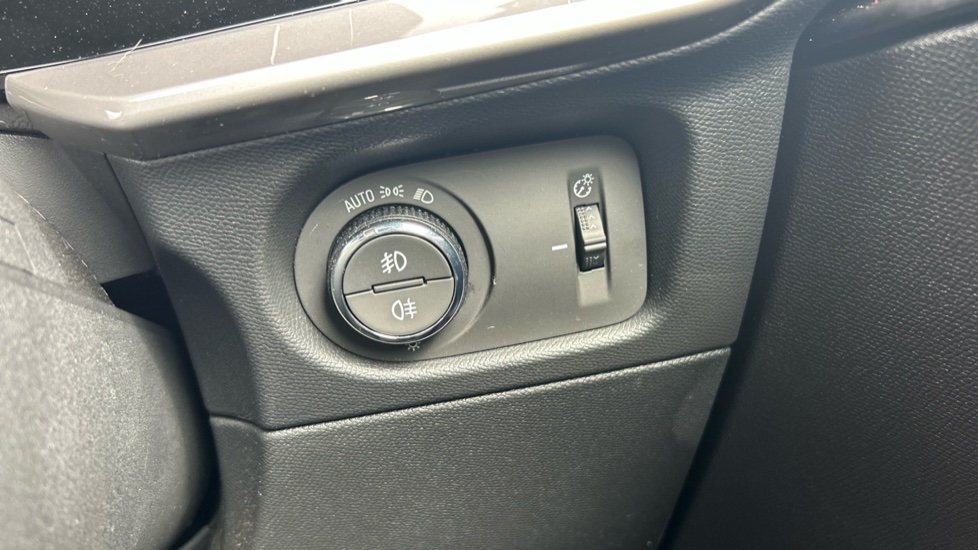 Vauxhall Mokka 100kW Ultimate 50kWh 5dr Auto Electric Hatchback - Image 34