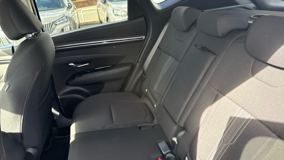 Hyundai TUCSON 1.6 TGDi Hybrid 230 Premium 5dr 2WD Auto Hybrid Estate - Image 16