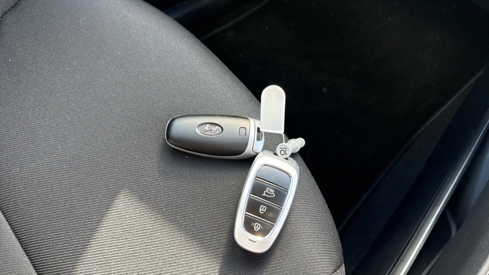 Hyundai TUCSON 1.6 TGDi Hybrid 230 Premium 5dr 2WD Auto Hybrid Estate - Image 20