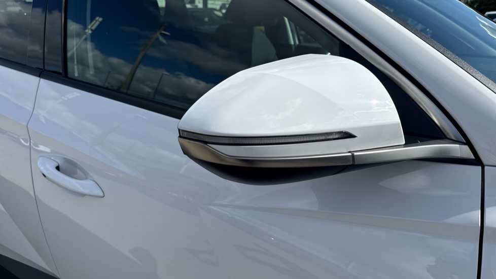 Hyundai TUCSON 1.6 TGDi Hybrid 230 Premium 5dr 2WD Auto Hybrid Estate - Image 30