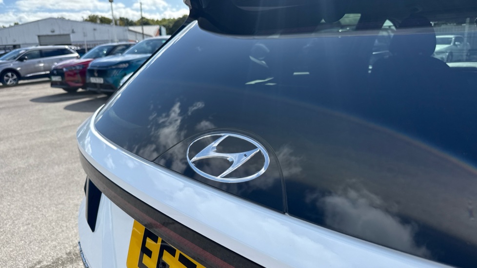 Hyundai TUCSON 1.6 TGDi Hybrid 230 Premium 5dr 2WD Auto Hybrid Estate - Image 32