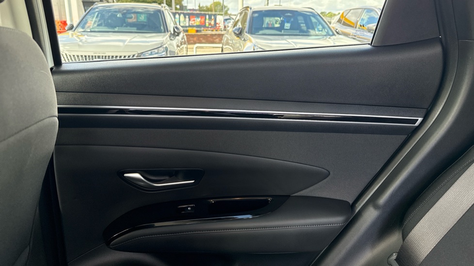 Hyundai TUCSON 1.6 TGDi Hybrid 230 Premium 5dr 2WD Auto Hybrid Estate - Image 40
