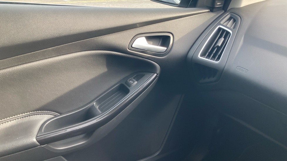 Ford Focus 1.5 TDCi 120 Titanium X 5dr Powershift Diesel Estate - Image 31