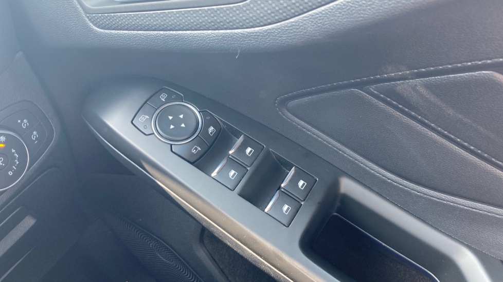 Ford Focus 1.0 EcoBoost 125 ST-Line X 5dr Petrol Hatchback - Image 27