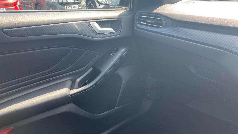 Ford Focus 1.0 EcoBoost 125 ST-Line X 5dr Petrol Hatchback - Image 29