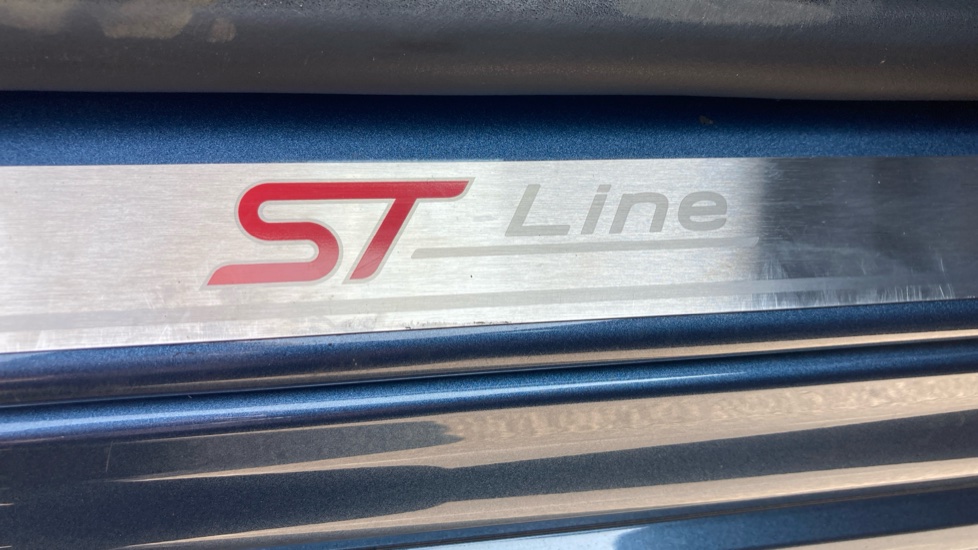 Ford Focus 1.0 EcoBoost 125 ST-Line X 5dr Petrol Hatchback - Image 37