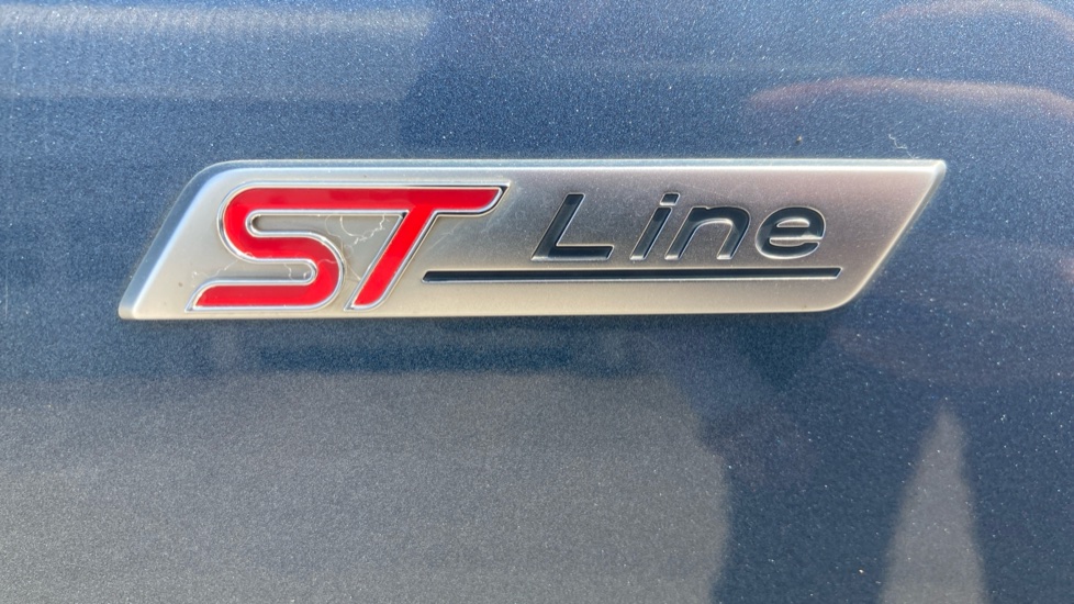 Ford Focus 1.0 EcoBoost 125 ST-Line X 5dr Petrol Hatchback - Image 38