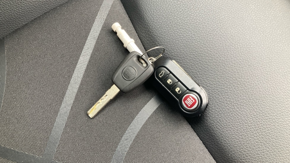 Fiat 500 1.2 S 3dr Dualogic Petrol Hatchback - Image 20