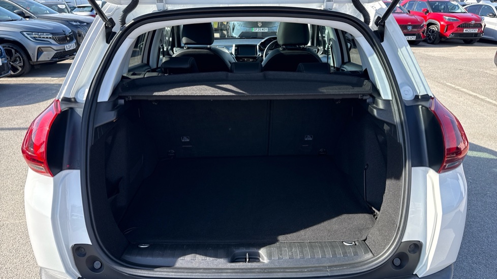 Peugeot 2008 1.2 PureTech Allure Premium 5dr [Start Stop] Petrol Estate - Image 4