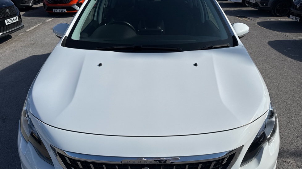 Peugeot 2008 1.2 PureTech Allure Premium 5dr [Start Stop] Petrol Estate - Image 8