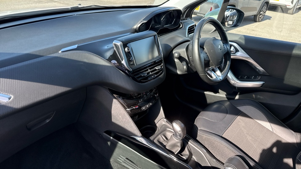 Peugeot 2008 1.2 PureTech Allure Premium 5dr [Start Stop] Petrol Estate - Image 9