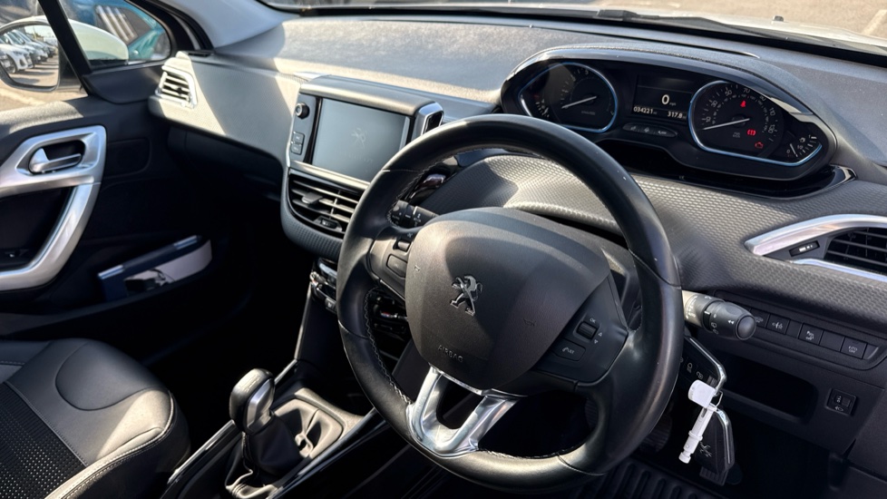 Peugeot 2008 1.2 PureTech Allure Premium 5dr [Start Stop] Petrol Estate - Image 11