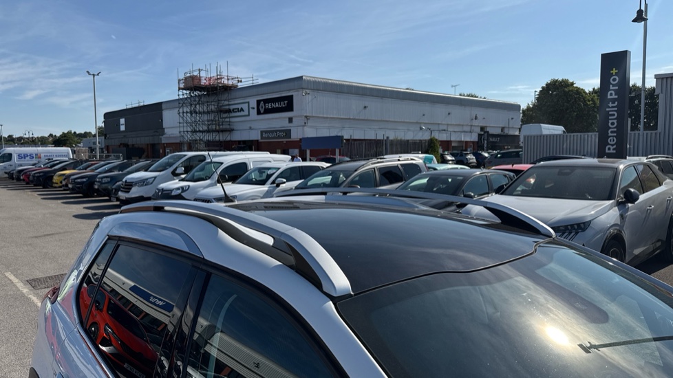 Peugeot 2008 1.2 PureTech Allure Premium 5dr [Start Stop] Petrol Estate - Image 28