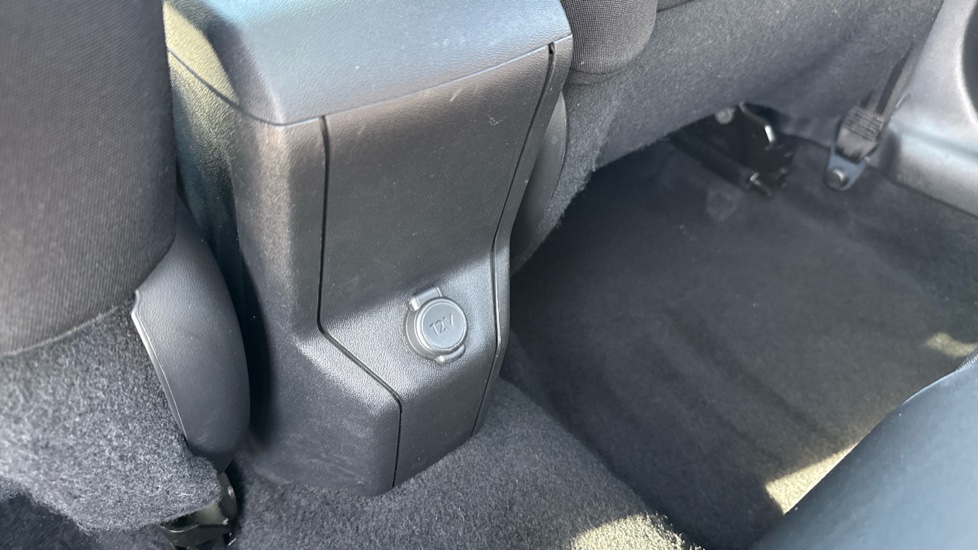 Peugeot 2008 1.2 PureTech Allure Premium 5dr [Start Stop] Petrol Estate - Image 32