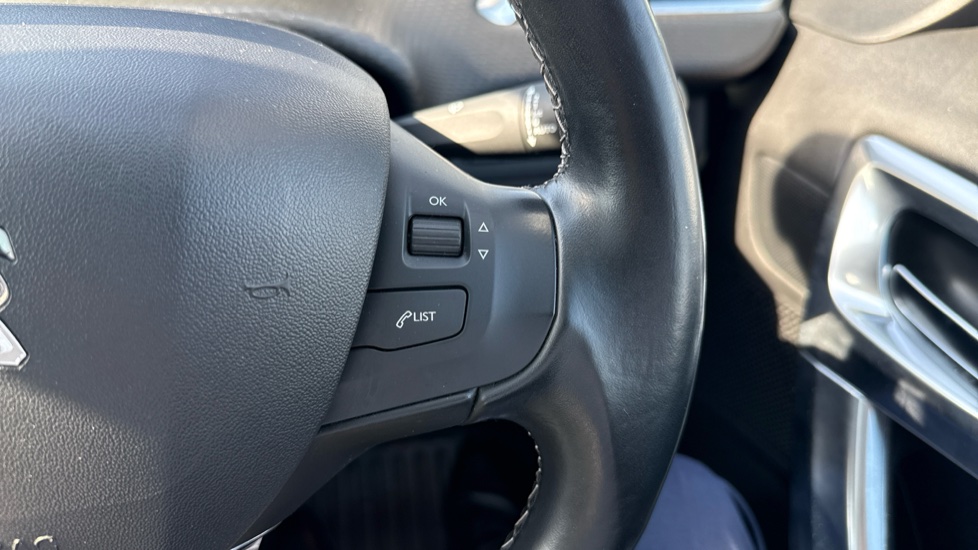 Peugeot 2008 1.2 PureTech Allure Premium 5dr [Start Stop] Petrol Estate - Image 34