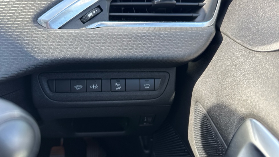 Peugeot 2008 1.2 PureTech Allure Premium 5dr [Start Stop] Petrol Estate - Image 36