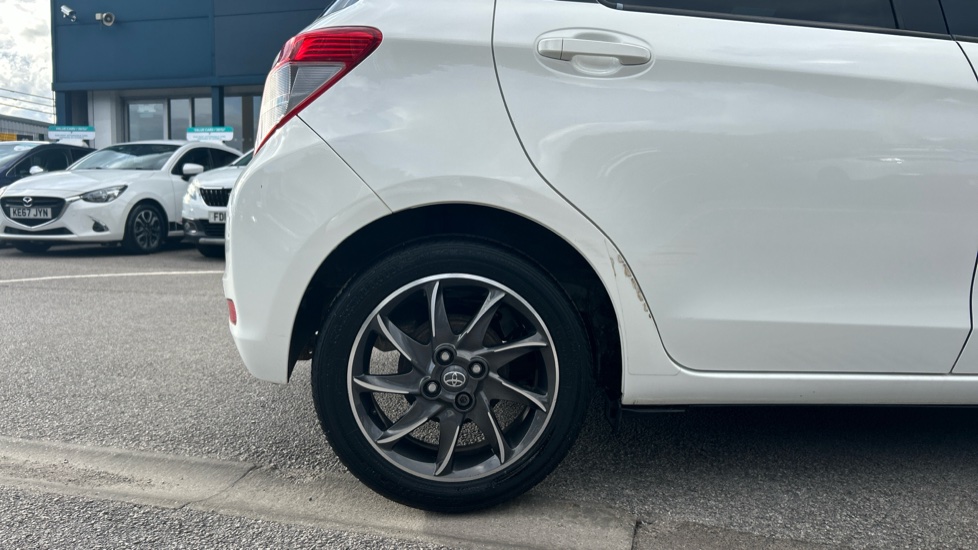 Toyota Yaris 1.33 VVT-i Trend 5dr Petrol Hatchback - Image 7