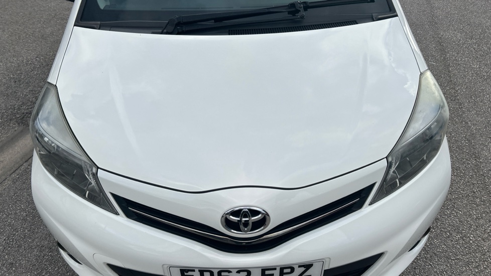 Toyota Yaris 1.33 VVT-i Trend 5dr Petrol Hatchback - Image 8
