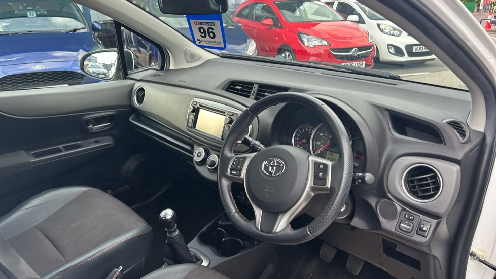 Toyota Yaris 1.33 VVT-i Trend 5dr Petrol Hatchback - Image 11