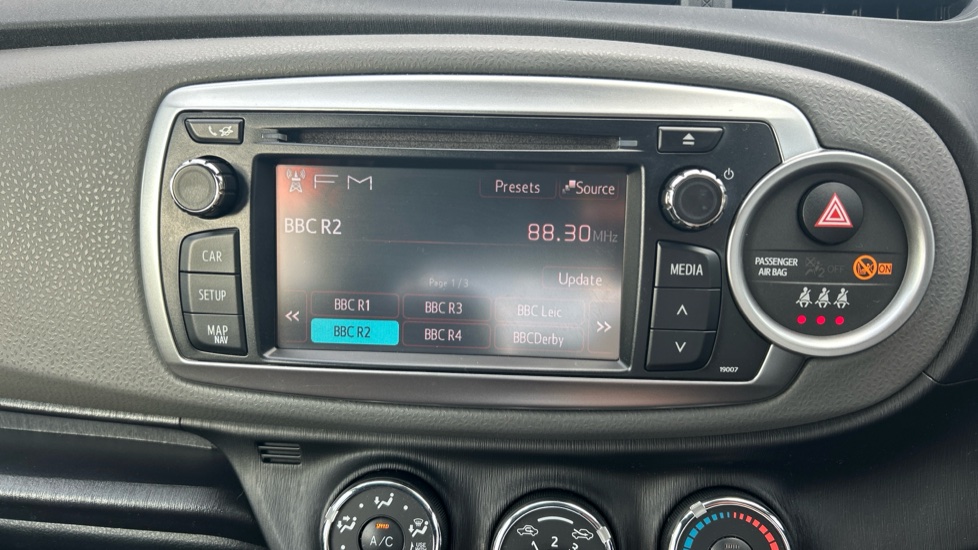 Toyota Yaris 1.33 VVT-i Trend 5dr Petrol Hatchback - Image 12