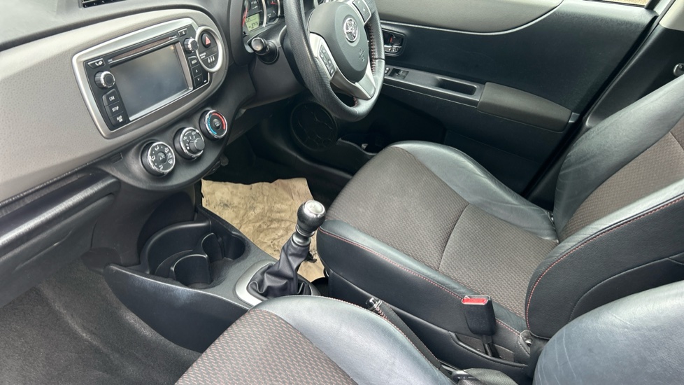 Toyota Yaris 1.33 VVT-i Trend 5dr Petrol Hatchback - Image 13