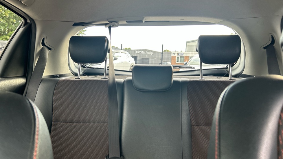 Toyota Yaris 1.33 VVT-i Trend 5dr Petrol Hatchback - Image 15
