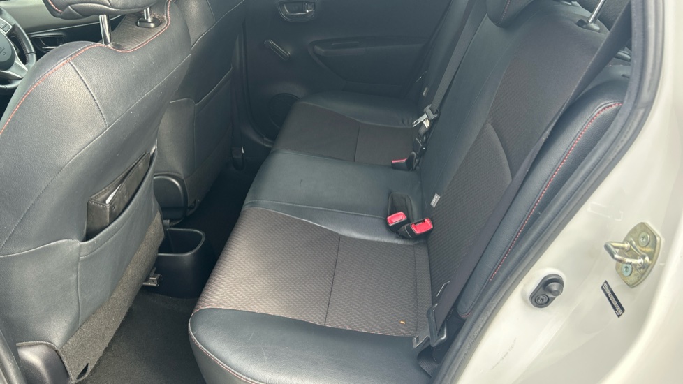 Toyota Yaris 1.33 VVT-i Trend 5dr Petrol Hatchback - Image 16