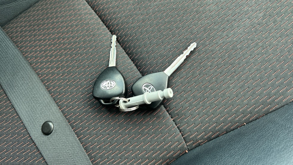 Toyota Yaris 1.33 VVT-i Trend 5dr Petrol Hatchback - Image 20