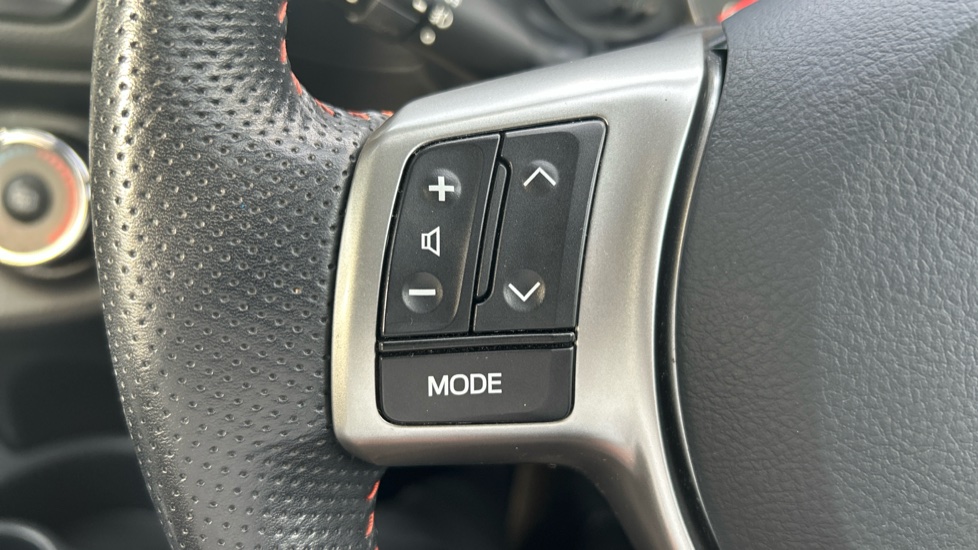 Toyota Yaris 1.33 VVT-i Trend 5dr Petrol Hatchback - Image 27