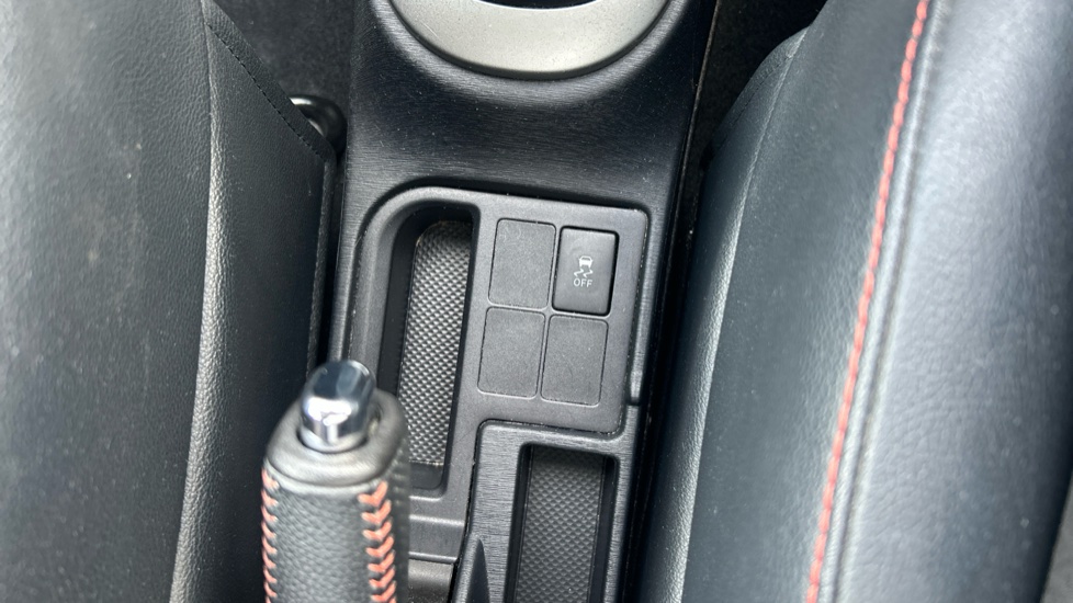 Toyota Yaris 1.33 VVT-i Trend 5dr Petrol Hatchback - Image 30