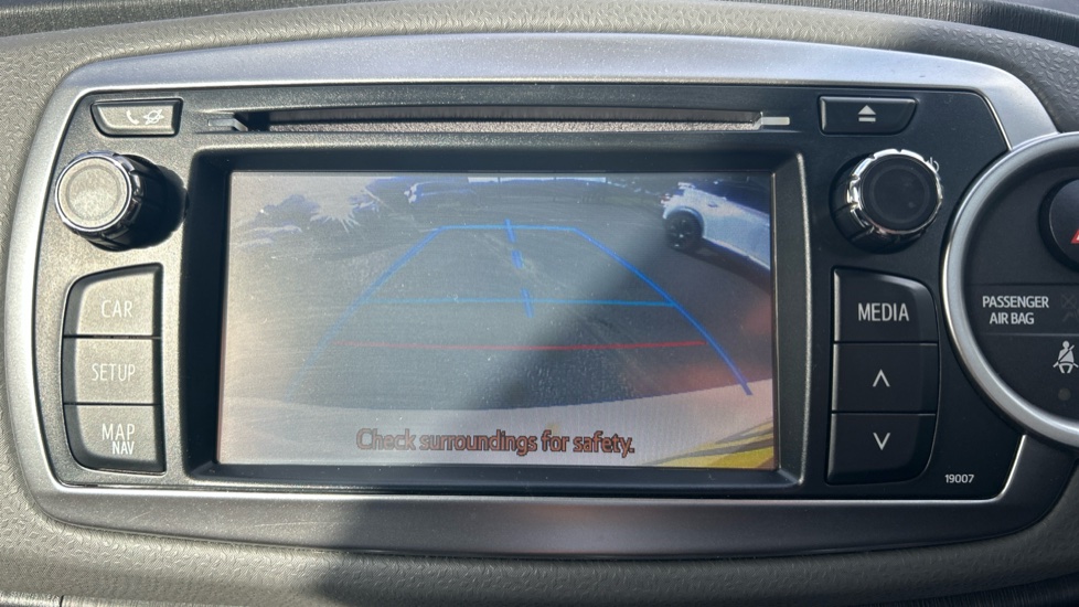 Toyota Yaris 1.33 VVT-i Trend 5dr Petrol Hatchback - Image 33