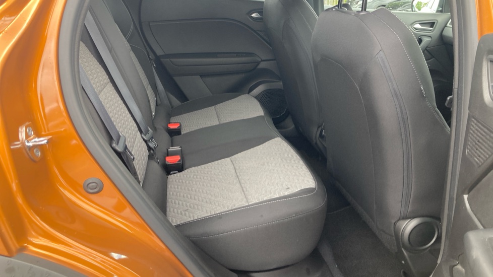 Renault Captur 1.0 TCE 90 SE Limited 5dr Petrol Hatchback - Image 16