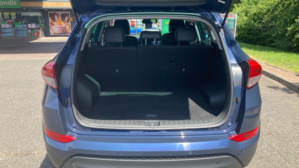 Hyundai TUCSON 1.7 CRDi Blue Drive Sport Edition 5dr 2WD Diesel Estate - Image 4