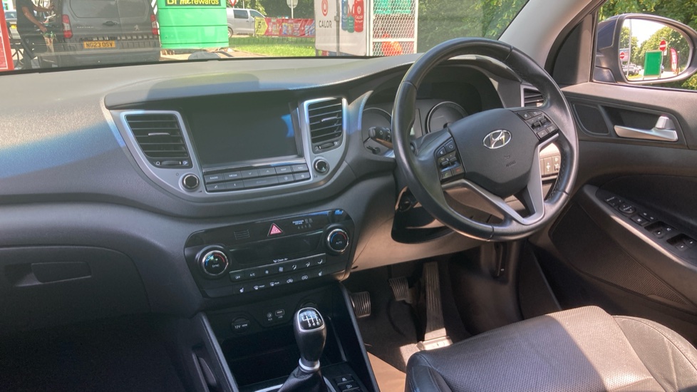 Hyundai TUCSON 1.7 CRDi Blue Drive Sport Edition 5dr 2WD Diesel Estate - Image 9