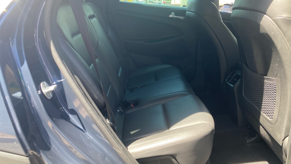 Hyundai TUCSON 1.7 CRDi Blue Drive Sport Edition 5dr 2WD Diesel Estate - Image 16