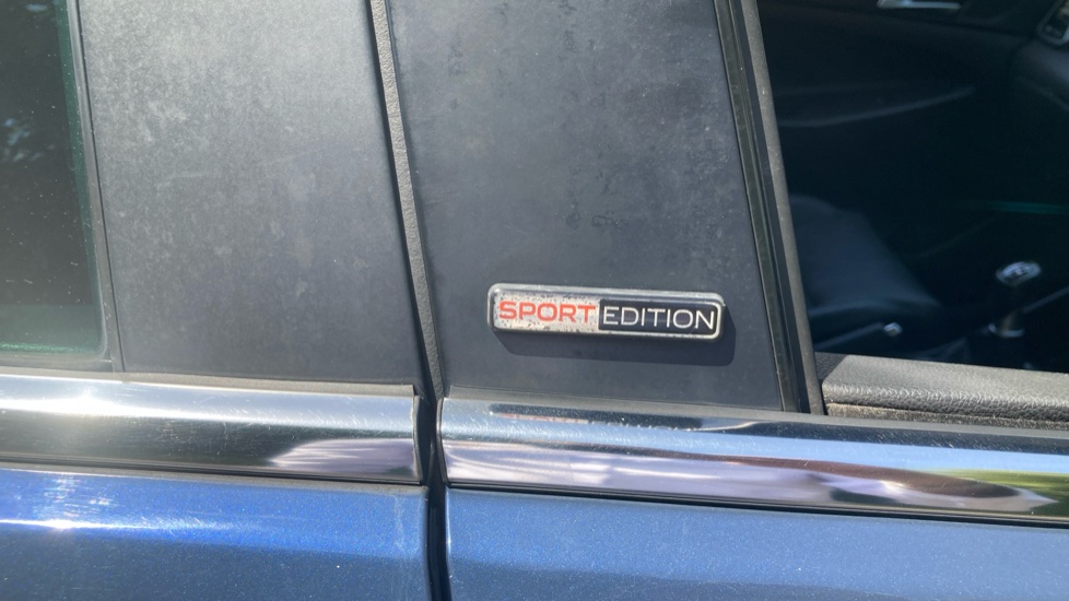 Hyundai TUCSON 1.7 CRDi Blue Drive Sport Edition 5dr 2WD Diesel Estate - Image 31