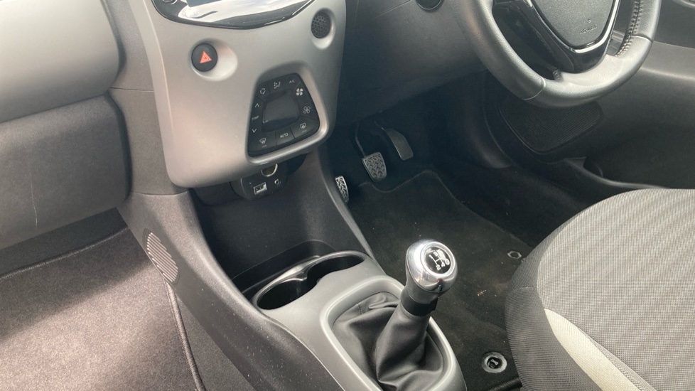Toyota Aygo 1.0 VVT-i X-Trend 5dr Petrol Hatchback - Image 13