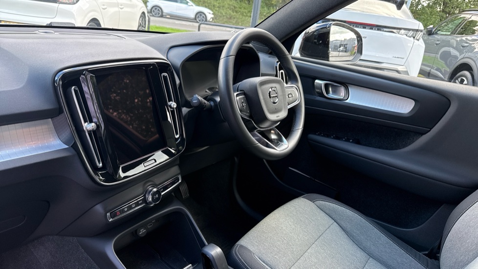 Volvo XC40 2.0 B3P Core 5dr Auto Petrol Estate - Image 9