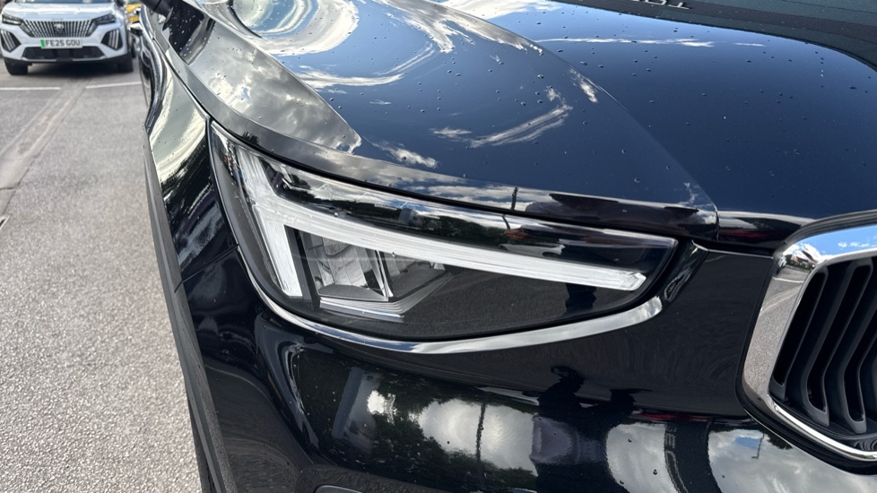Volvo XC40 2.0 B3P Core 5dr Auto Petrol Estate - Image 23