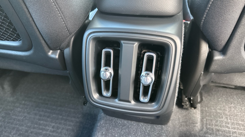 Volvo XC40 2.0 B3P Core 5dr Auto Petrol Estate - Image 28